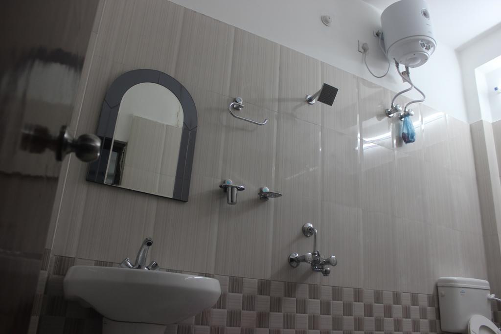 Hotel Kanishka Варанаси Стая снимка